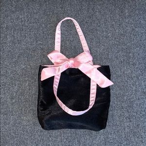🏖️Victoria’s Secret Plush black velour bag with satin ties